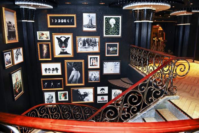 Nicko Cruises Vasco Da Gama Treppe Theatre 3.jpg